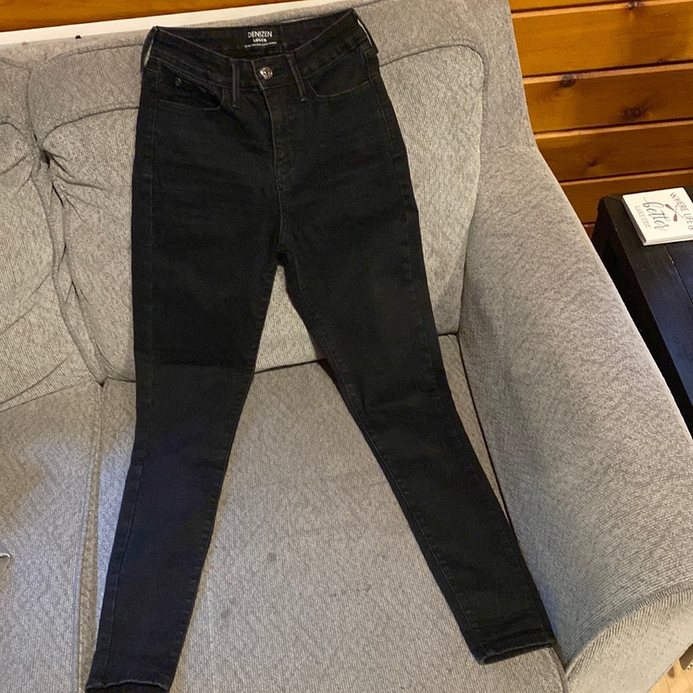 Black Levi ultra high rise super skinny jeans size 0